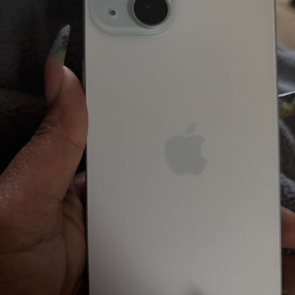 iPhone 15 plus - Picture 3 of 5